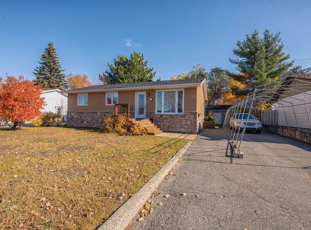 245 Rue Poirier, ValdOr, QC J9P5B9, CA, Vald'Or, Québec J9P5B9 House