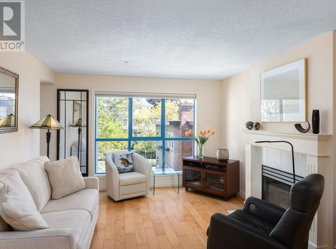 1063 Southgate Street, Victoria, British Columbia V8V2Z1 House for Sale