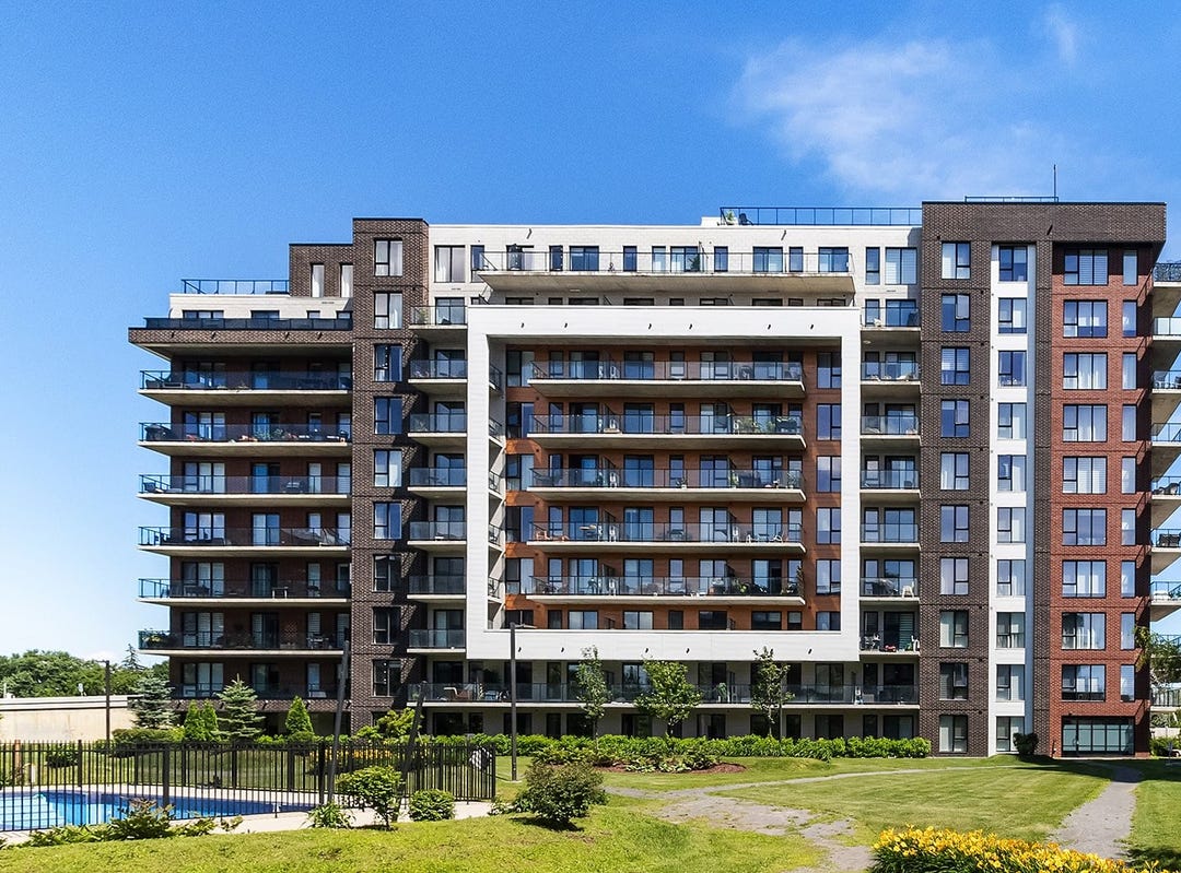 8 Av. Donegani, PointeClaire, QC H9R0E8, CA, PointeClaire, Québec