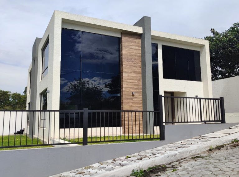 House For Sale in NayÃ³n Quito, Quito, Pichincha House for Sale