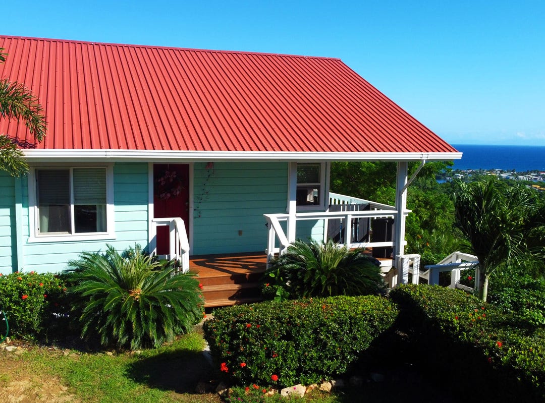 Mahogany Hills, Roatan, Bay Islands Department House for Sale