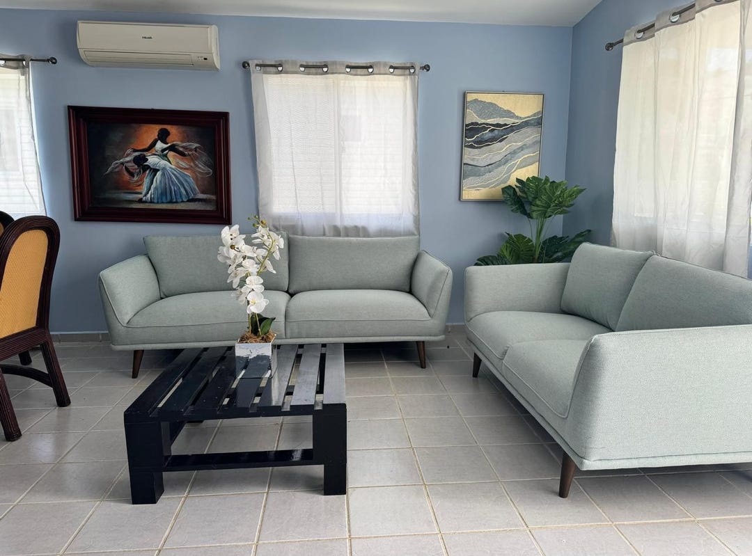 Dixon Cove Style Home in Vina del Mar, Roatan, Bay Islands Department