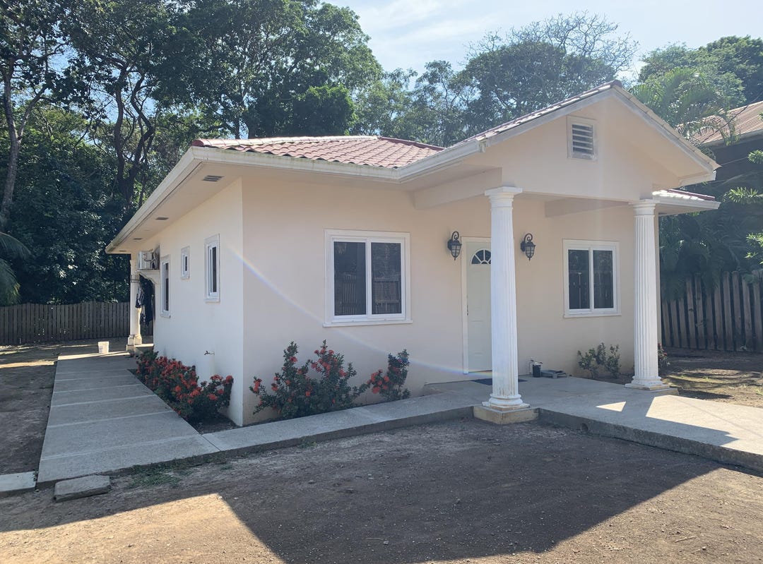 Bonus Studio Bambu Street, Utila, Bay Islands Department House for