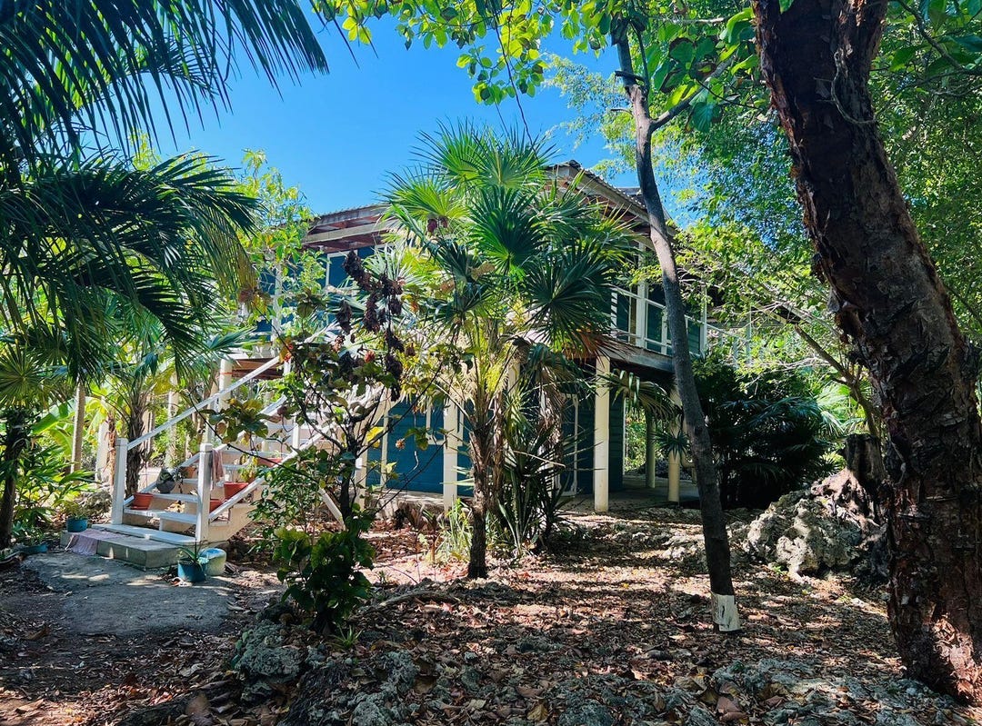 Pumpkin hill beach 3 min walk, Utila, Bay Islands Department House for