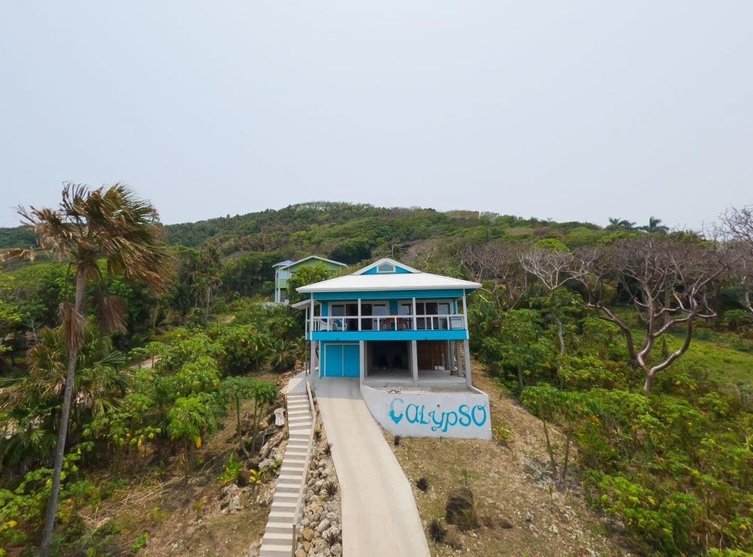 Pumpkin Hill, Utila, Bay Islands Department House for Sale