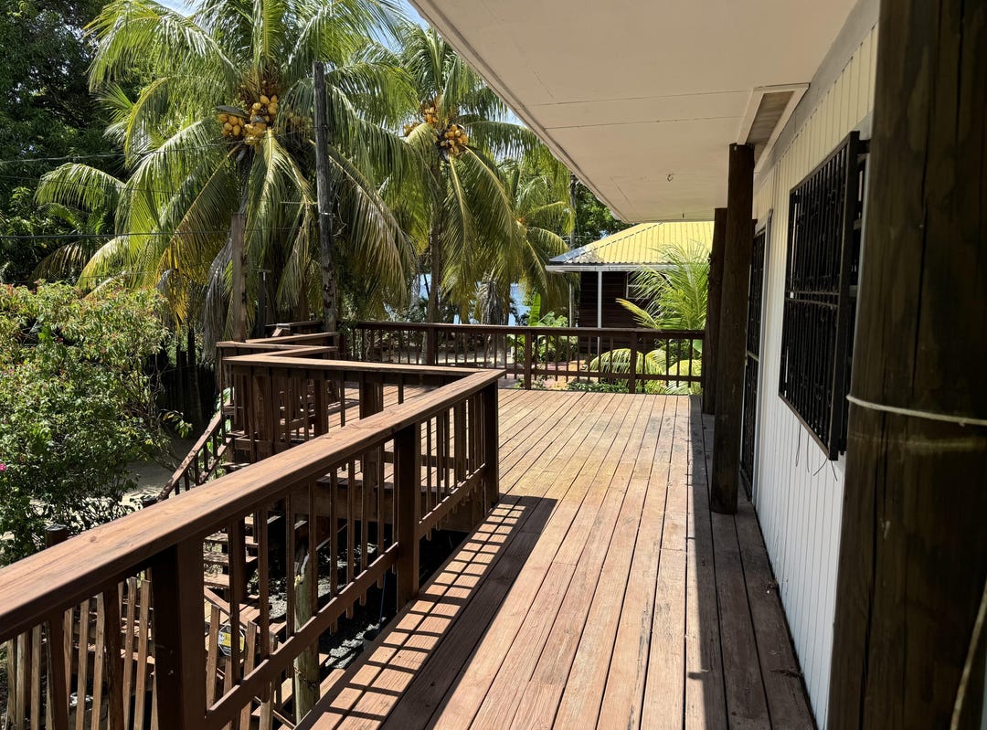 Sandy Bay, Roatan, Bay Islands Department House for Sale