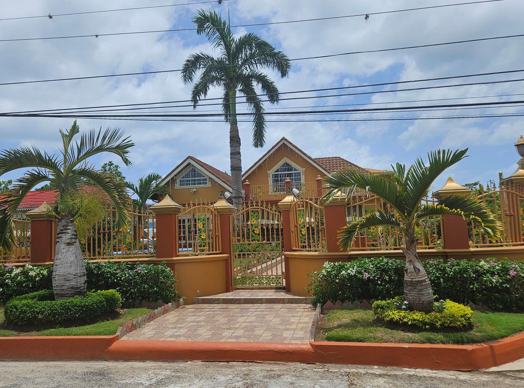 CHANTILLY GARDENS, Chantilly, Westmoreland Parish House for Sale