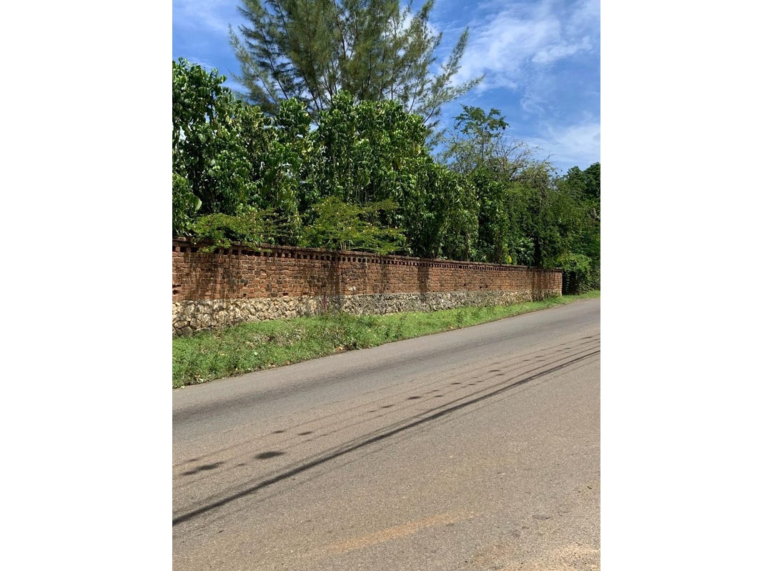 EXCHANGE MAIN ROAD, Ocho Rios, St. Ann Parish House for Sale
