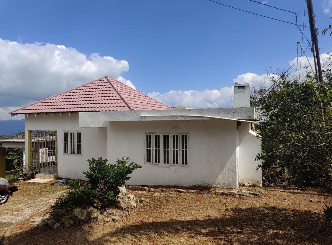 WALTHAM MOUNTAIN, MANCHES, Mandeville, Manchester Parish House for Sale