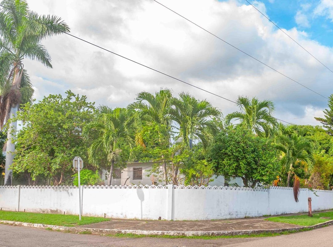 BEGONIA DRIVE, Kingston 6, St. Andrew Parish House for Sale