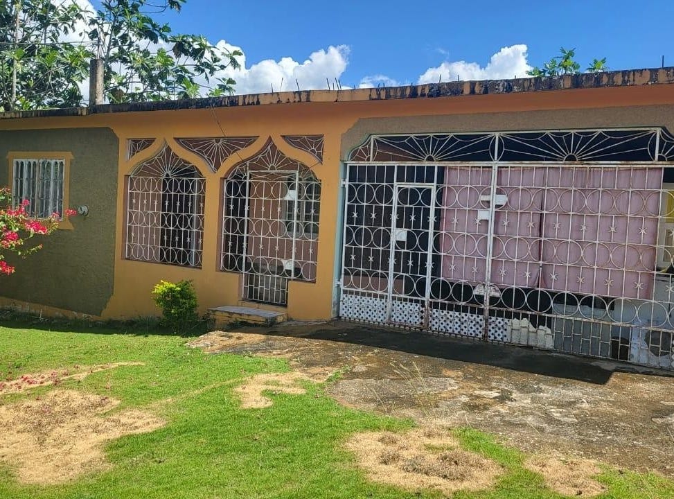 4 TRYALL, EWARTON, ST. CATH, Ewarton, Saint Catherine Parish House for Sale