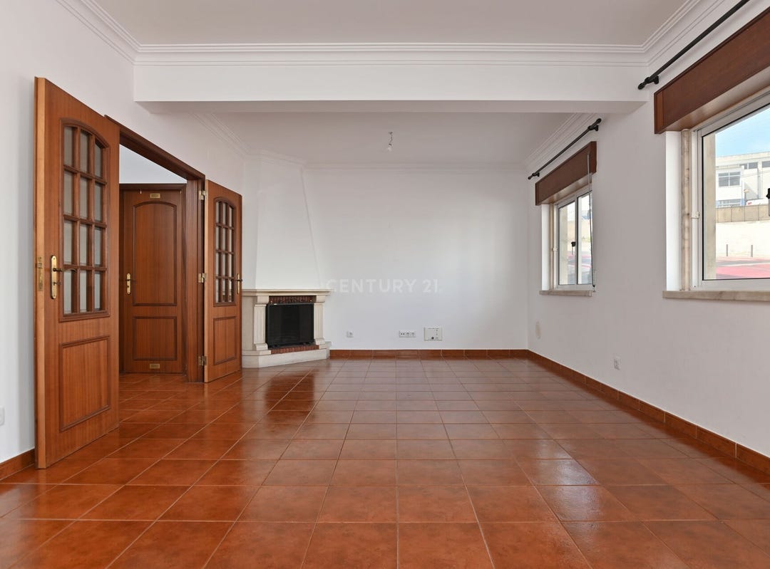 Barcarena, Lisbon Apartment for Sale