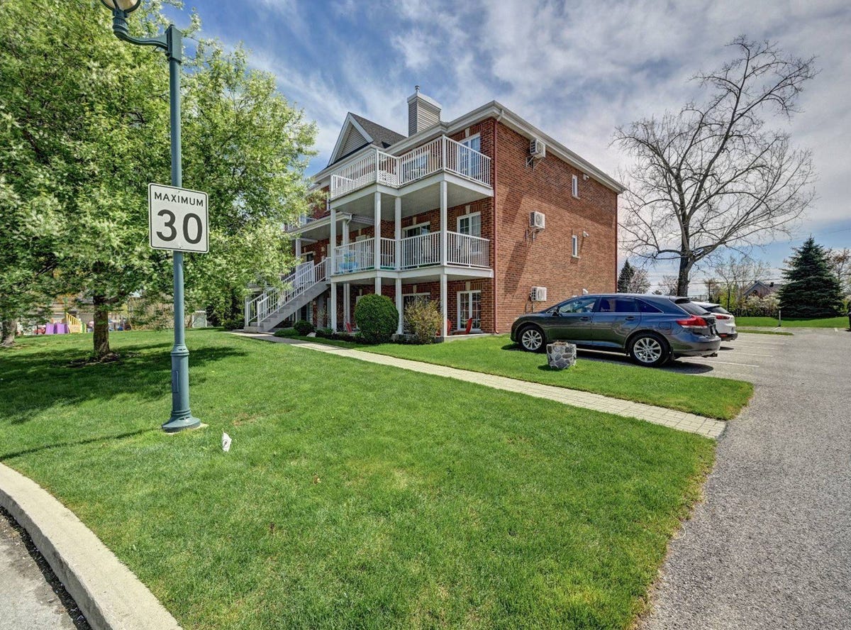 642 Rue des Bosquets, SainteMarthesurleLac, QC J0N1P0, CA, Sainte