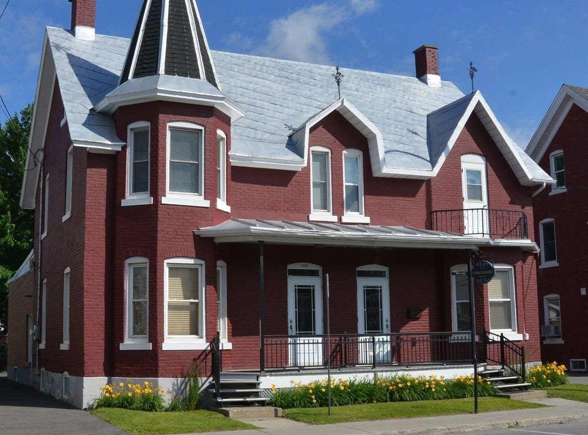 23562362 Rue Dessaulles, SaintHyacinthe, QC J2S2T8, CA, Saint