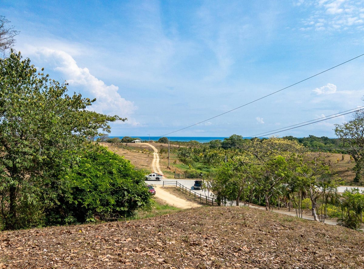 Roatan, Bay Islands Department, Address available on request Land for