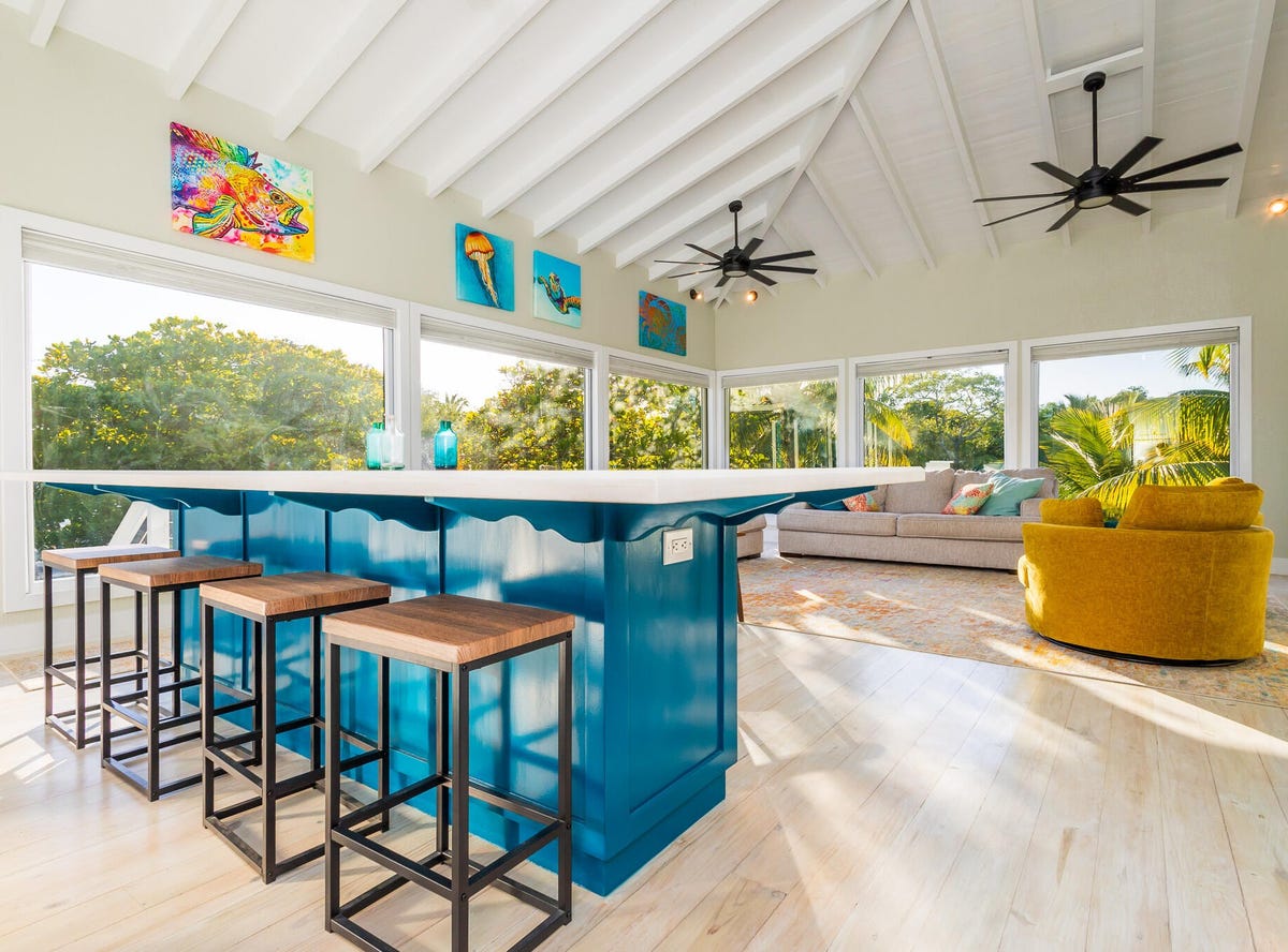 South Shore, Next to Neptunes, Utila, Bay Islands Department House for