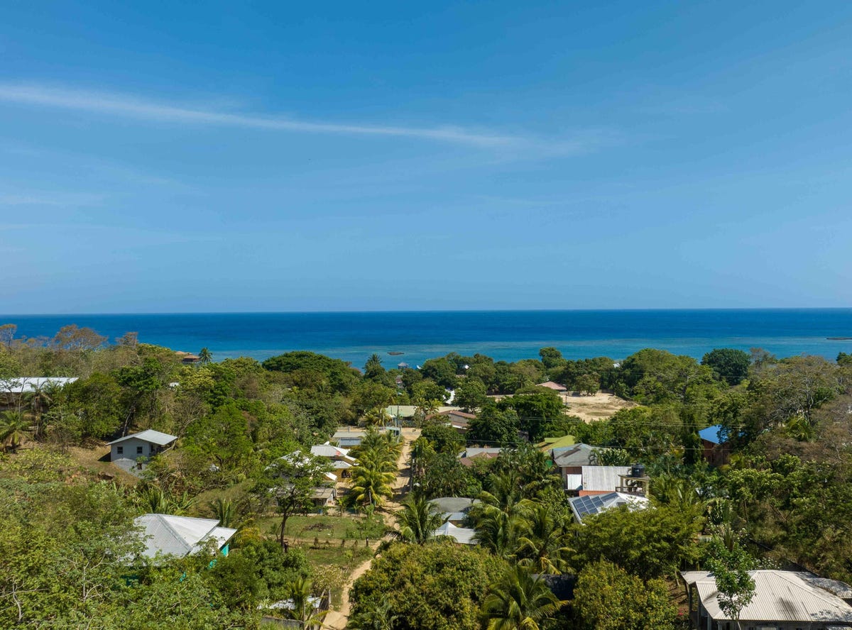 Sandy Bay, Roatan, Bay Islands Department House for Sale