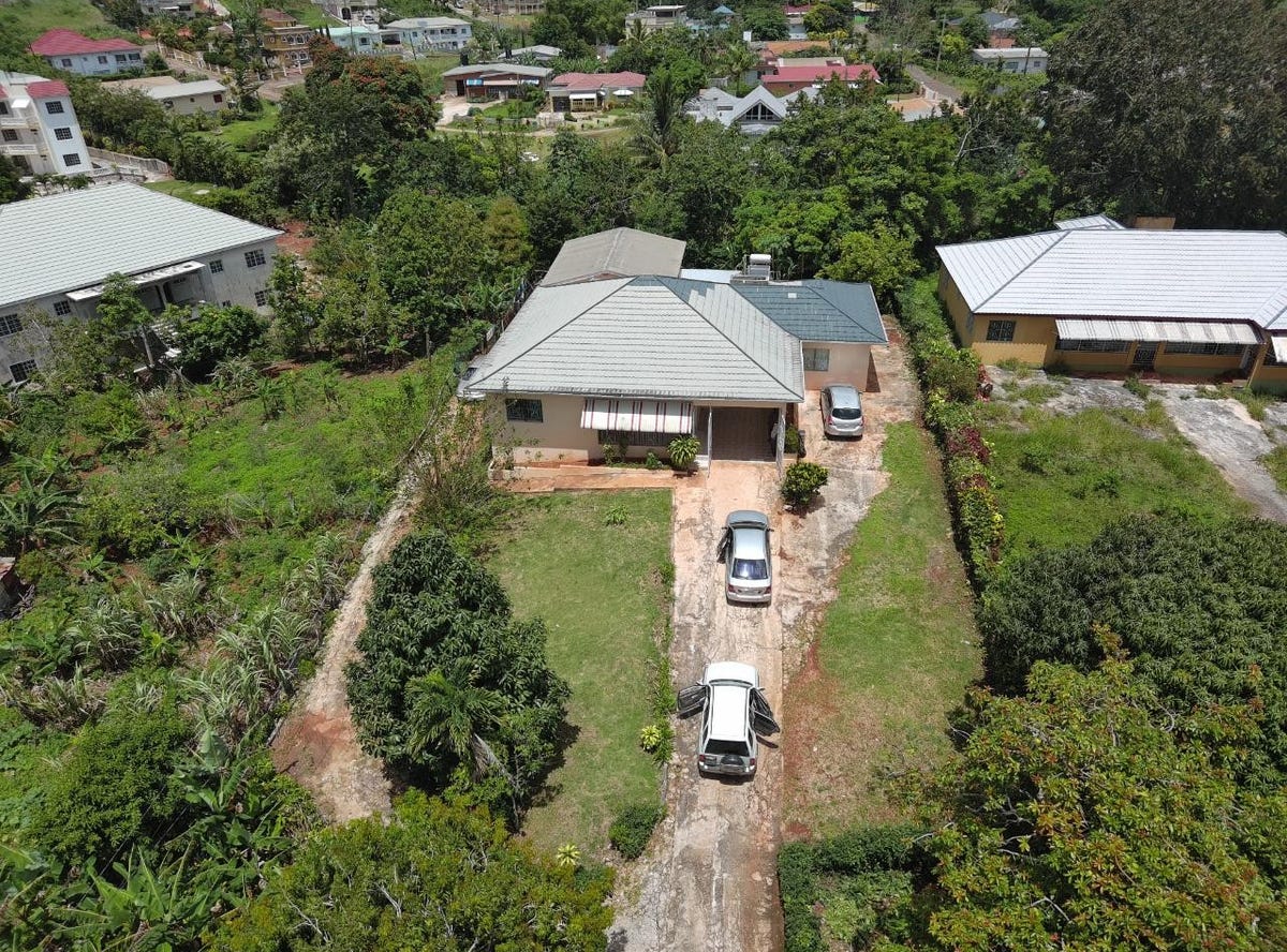 KNOCKPATRICK GARDENS, Mandeville, Manchester Parish House for Sale