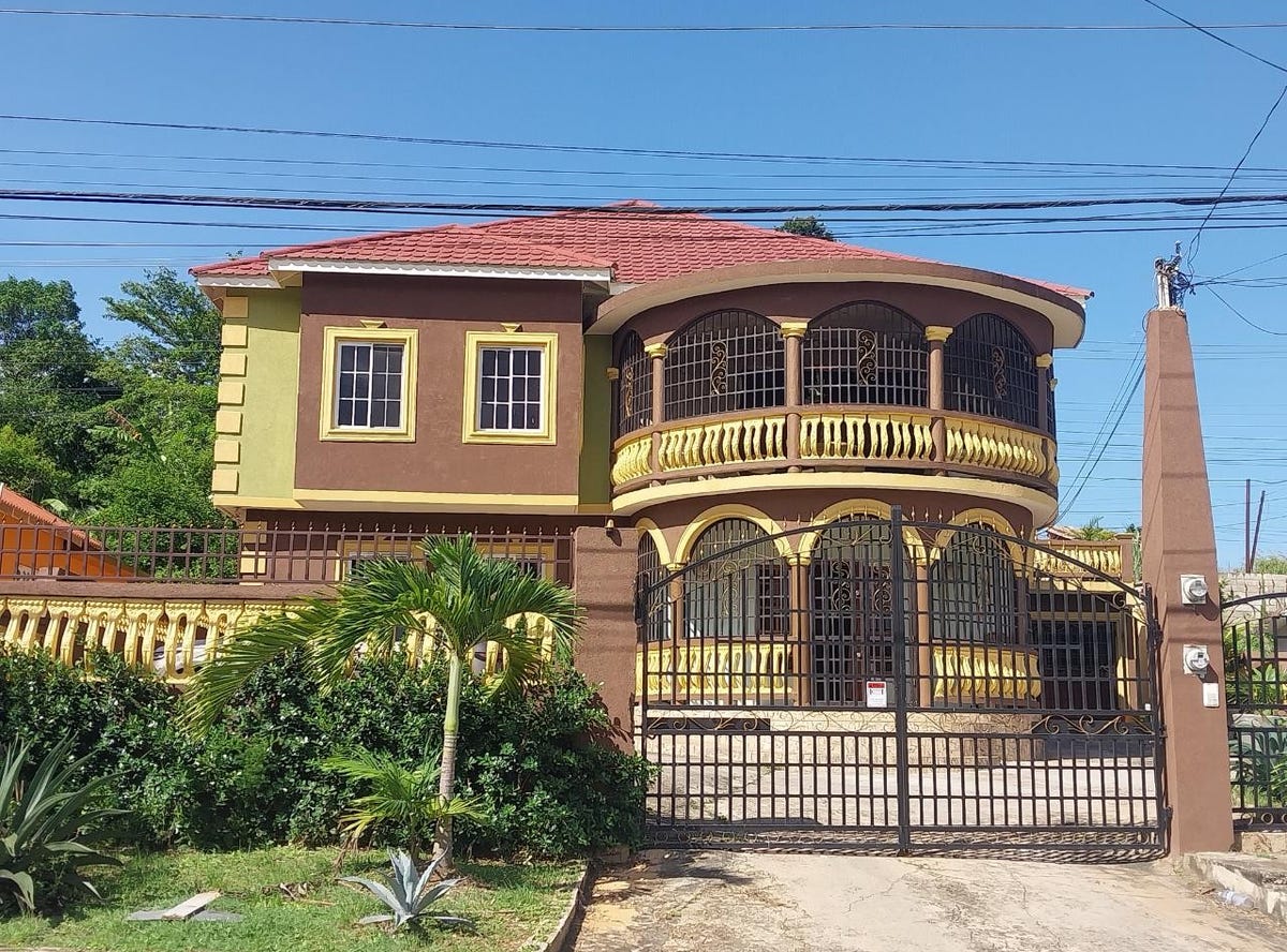 LINSTEAD, SAINT CATHERINE, Linstead, Saint Catherine Parish House for