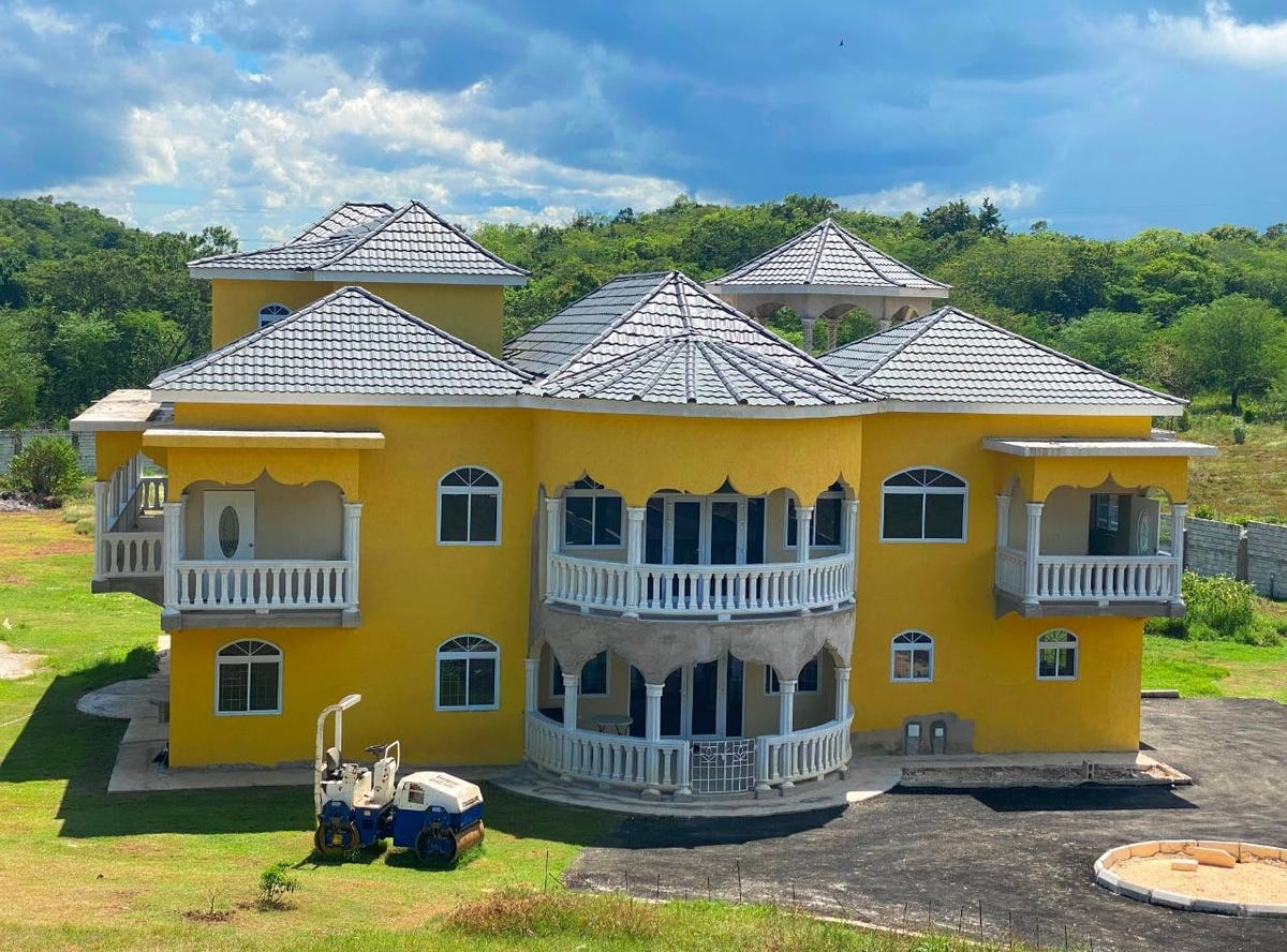 CONTENT ADELPHI, Adelphi, St. James Parish House for Sale