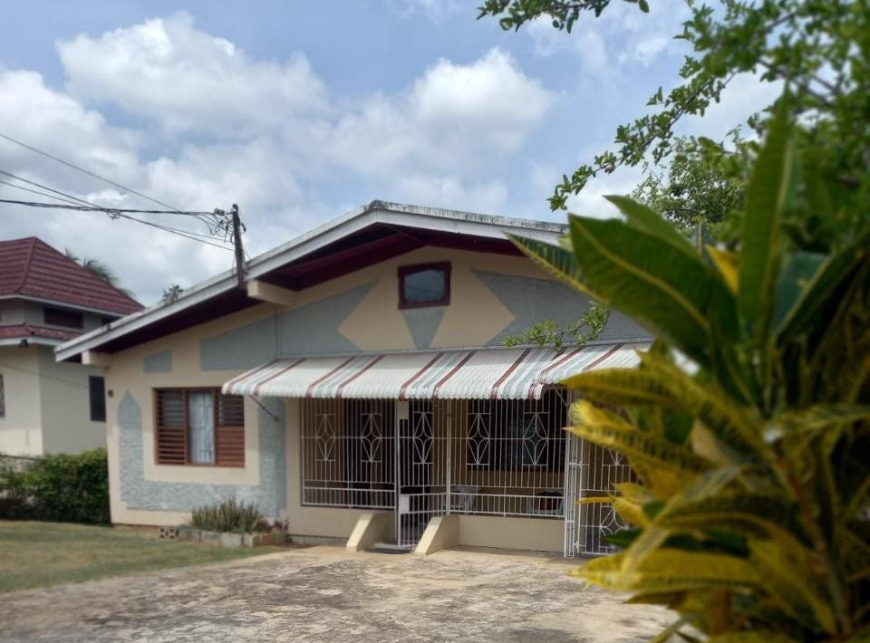DALLEY AVENUE, Linstead, Saint Catherine Parish House for Sale
