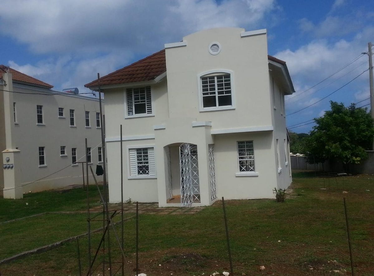 HUDDERSFIELD ESTATE, Boscobel, St. Mary Parish House for Rent