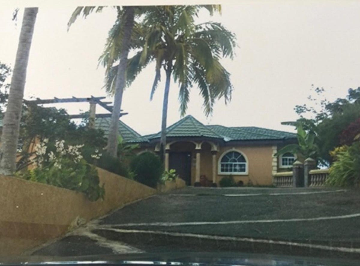 12 DUNSINANE, 1961, Manchester Parish House for Rent