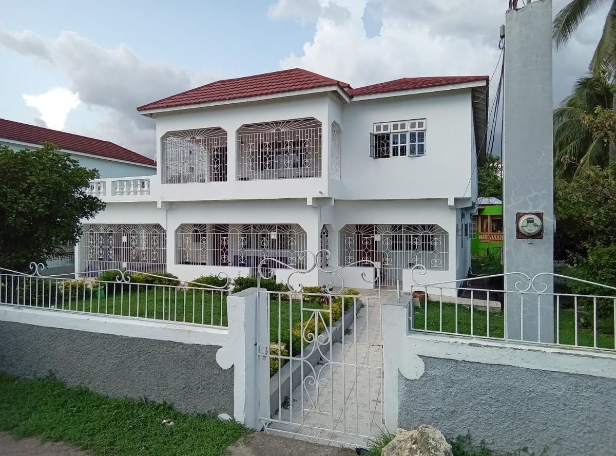 ST JAGO HEIGHTS, Spanish Town, Saint Catherine Parish House for Sale