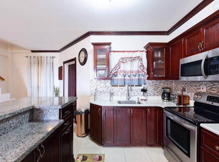 KENSINGTON CRESCENT, Kingston 5, St. Andrew Parish House for Sale