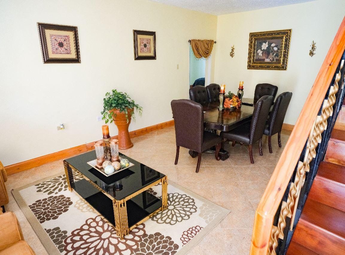 HIBISCUS GARDEN, Mandeville, Manchester Parish House for Rent