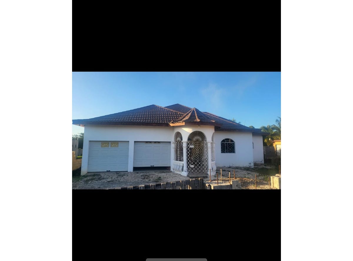 STRAWBERRY HILL, Four Paths, Clarendon House for Sale