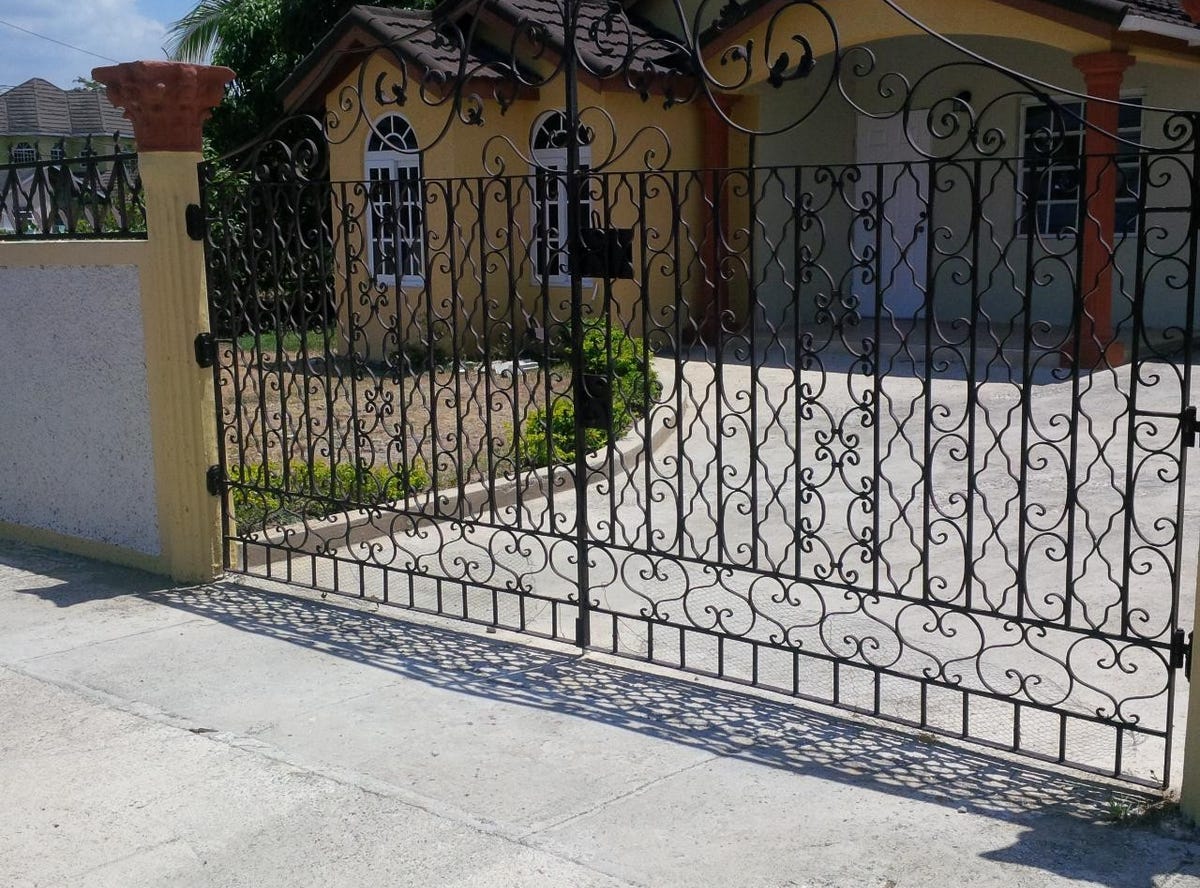 WHITE WATER MEADOWS, Spanish Town, Saint Catherine Parish House for