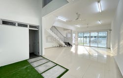 Jalan FLora, Telok Panglima Garang, Selangor 42500