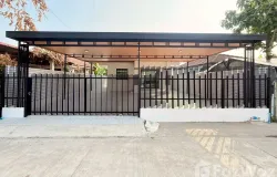 Charoenchang Pharmacy, Rat Uthit Road, Saen Saep, Min Buri, Bangkok, 10510 Thailand, Min Buri, 