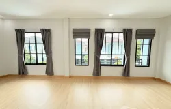 Kanchanaphisek Road, Thap Chang, Saphan Sung, Bangkok, 10240 Thailand, Saphan Sung, 