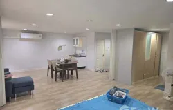 15/1 Inthamara 49, Ratchadaphisek, Din Daeng, Bangkok, 10400 Thailand, Din Daeng, 