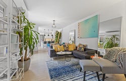 265 Av. Laurier O., Montréal (Le Plateau-Mont-Royal), QC H2V 2K1