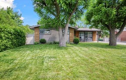 8 Greenwich Avenue, Cityview - Parkwoods Hills - Rideau Shore, ON K2E 5E6