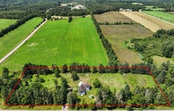 137 Rue du Village, Arundel, QC J0T 1A0