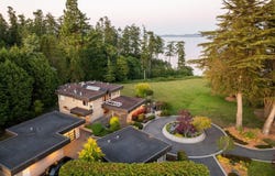 5605 Parker Ave, Saanich, BC V8Y 2N2