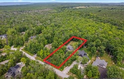 81 Spruce Street, Tiny, ON L0L 1P1