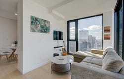 1210 Rue Jeanne-Mance 5519, Montréal (Ville-Marie), QC H2X 1M1