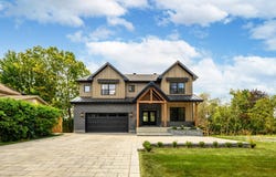 1795 Rue Montarville, Saint-Bruno-de-Montarville, QC J3V 3V2