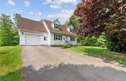16 Woodlawn Avenue, Moncton, NB E1E 2J9