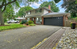 298 Edrich Court, Mississauga, ON L5A 1R3