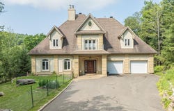 155 Rue Barnes, Mont-Tremblant, QC J8E 1G6
