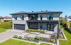 8 Roselawn Court, South of Baseline to Knoxdale, ON K2G 4J2