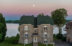 261 Rue Marineau 302, Laval (Sainte-Dorothée), QC H7X 4C8