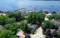 17 George Street, Shelburne, NS B0T 1W0