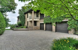 975 Rue Riverview, Otterburn Park, QC J3H 1Z2
